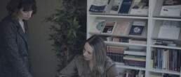 Irene Serrabassa y Carla Sánchez, consultoras de Proach, revisando candidaturas